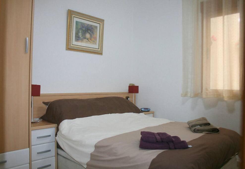 Beachside Apartment In The Centre Of Ел Кампело Екстериор снимка
