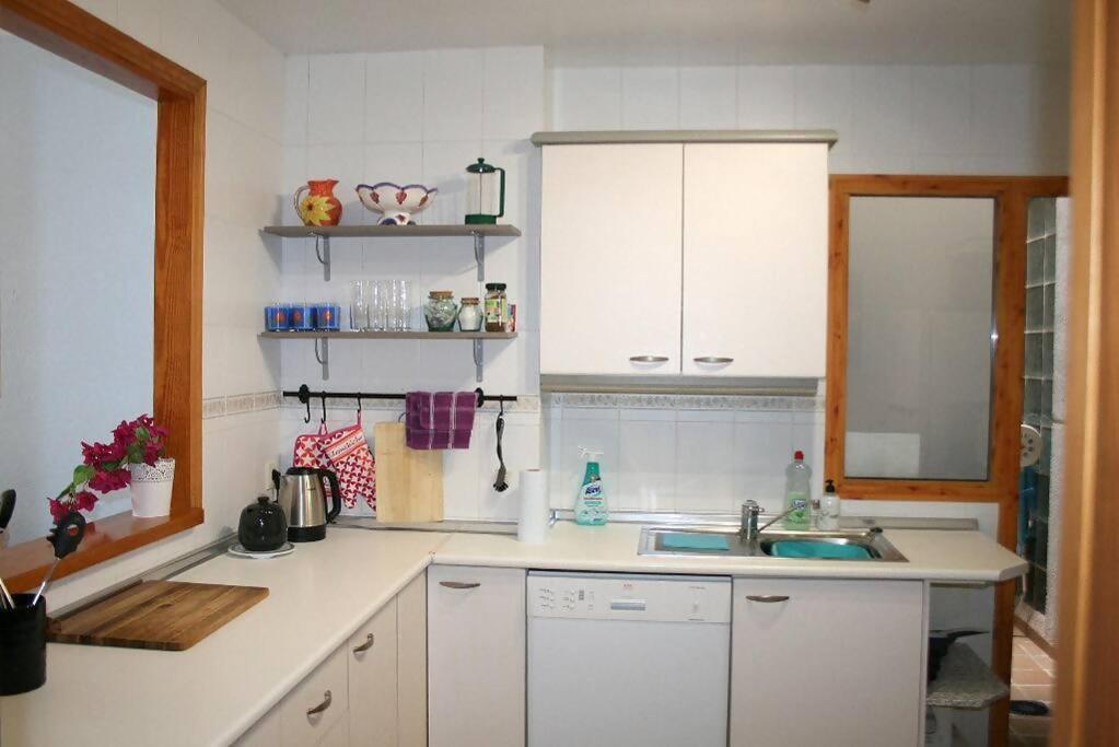 Beachside Apartment In The Centre Of Ел Кампело Екстериор снимка
