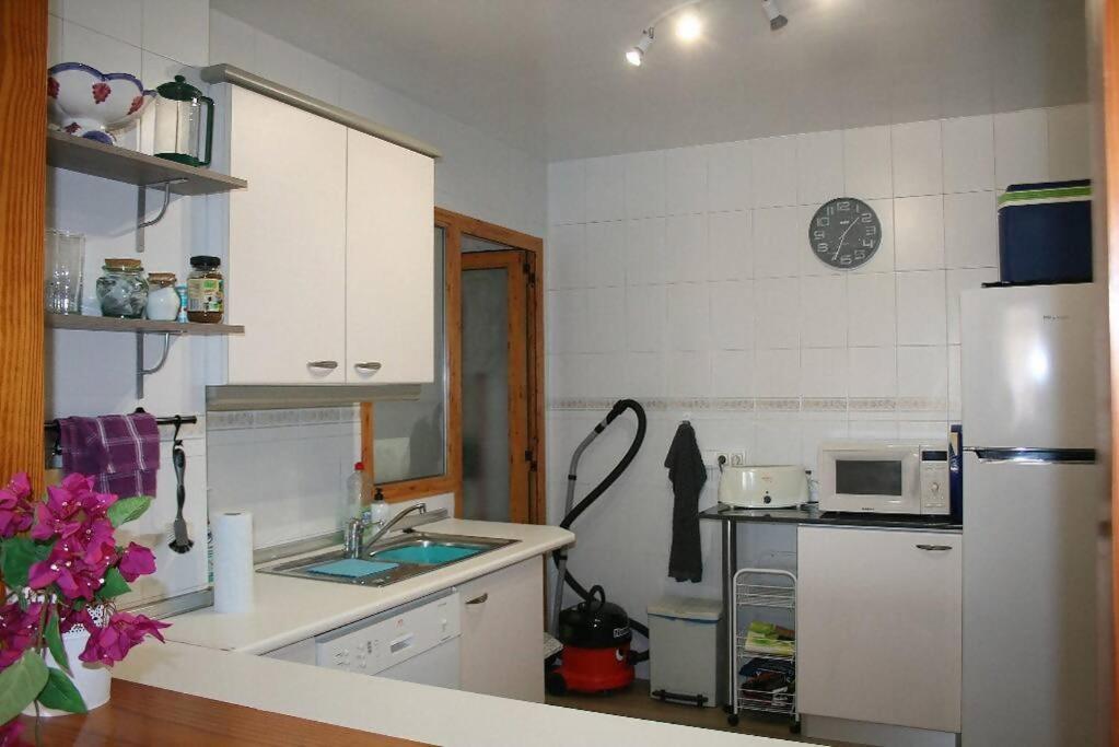 Beachside Apartment In The Centre Of Ел Кампело Екстериор снимка