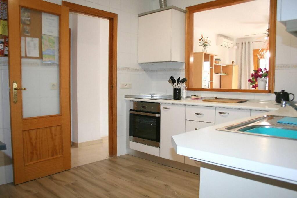 Beachside Apartment In The Centre Of Ел Кампело Екстериор снимка